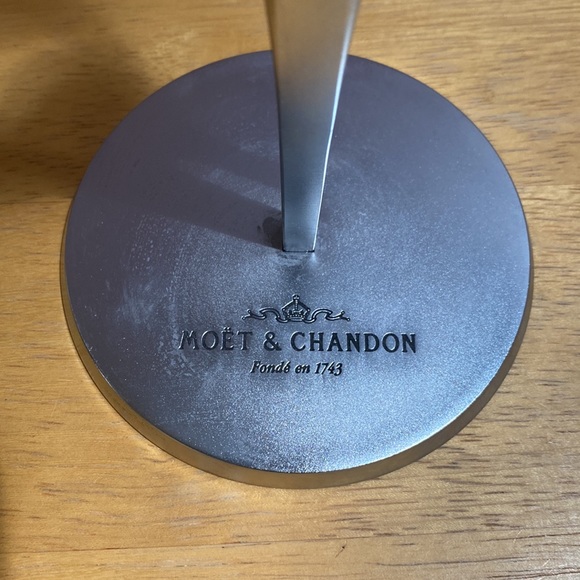 Moet & Chandon Champagne Flute Glasses and Stand - Picture 2 of 6